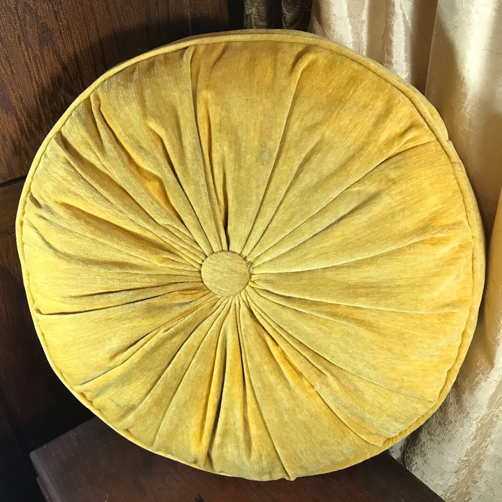 Vintage 1970’s Gold Med. Size Button Tufted Throw Pillow